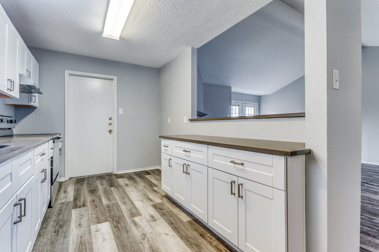 209 W Schreiber St #1 - Photo 5 of 19