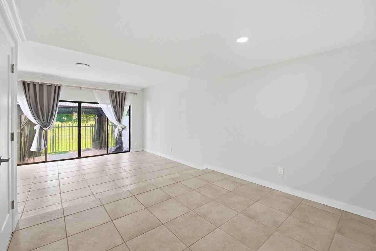 642 Ne 195th St - Photo 7 of 28