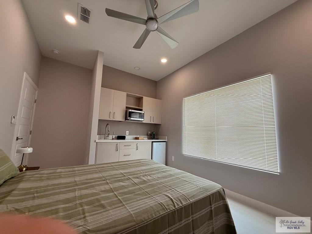 122 Canteros Dr - Photo 2 of 9
