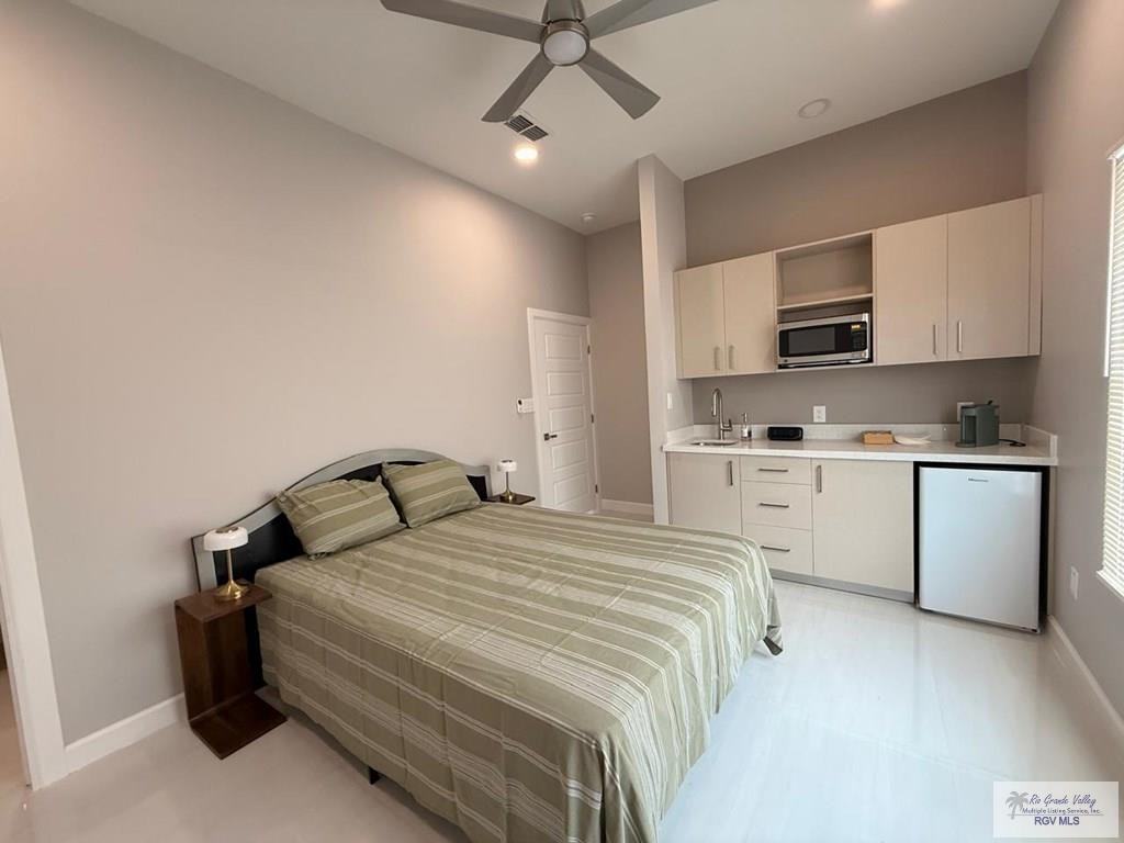 122 Canteros Dr - Photo 3 of 9