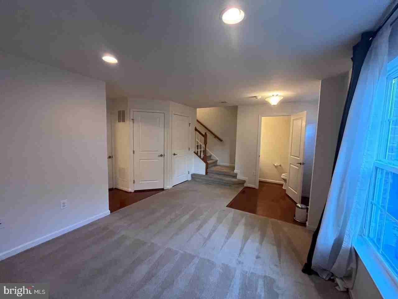1118 Oakwood St - Photo 3 of 19