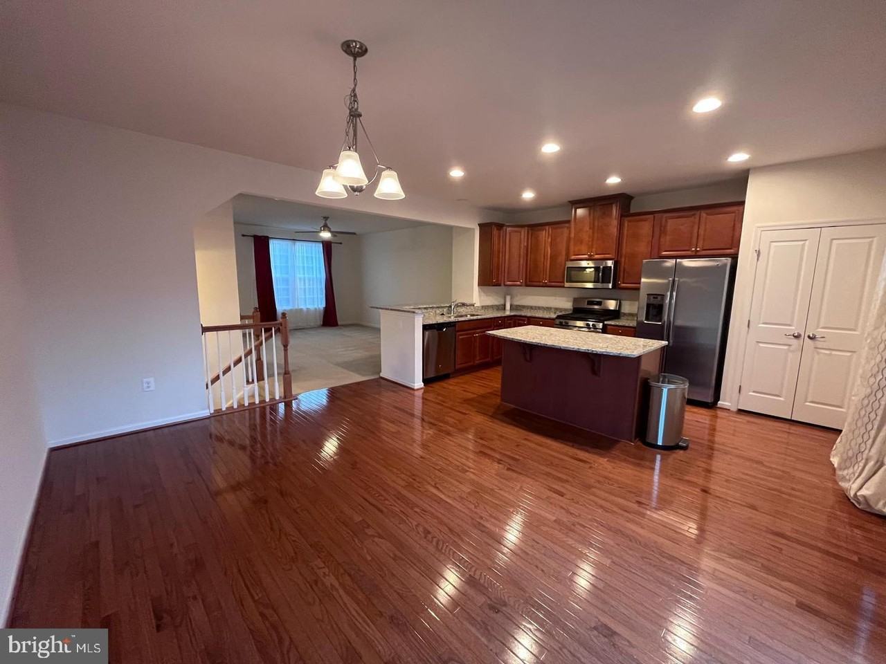 1118 Oakwood St - Photo 4 of 19