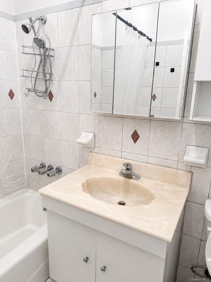 3216 31st Ave - Photo 2 of 8