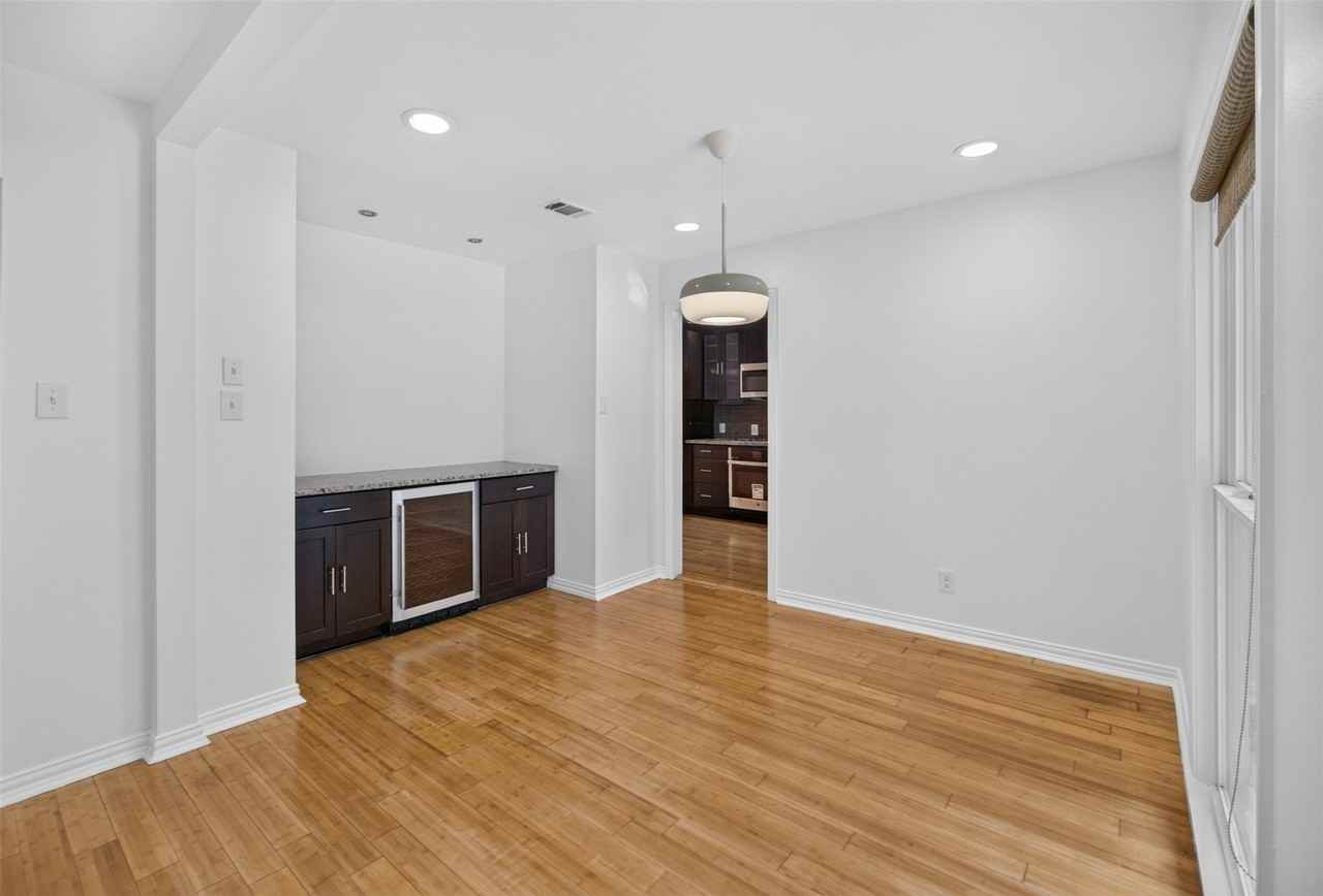 9518 Biscayne Blvd - Photo 7 of 33