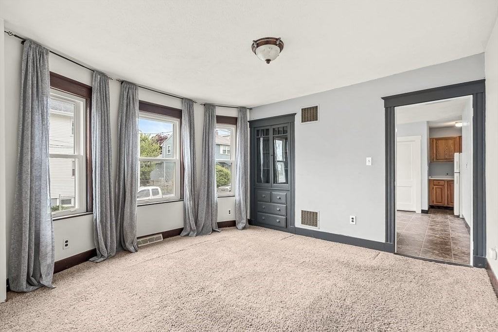 70 Windsor Rd - Photo 7 of 10
