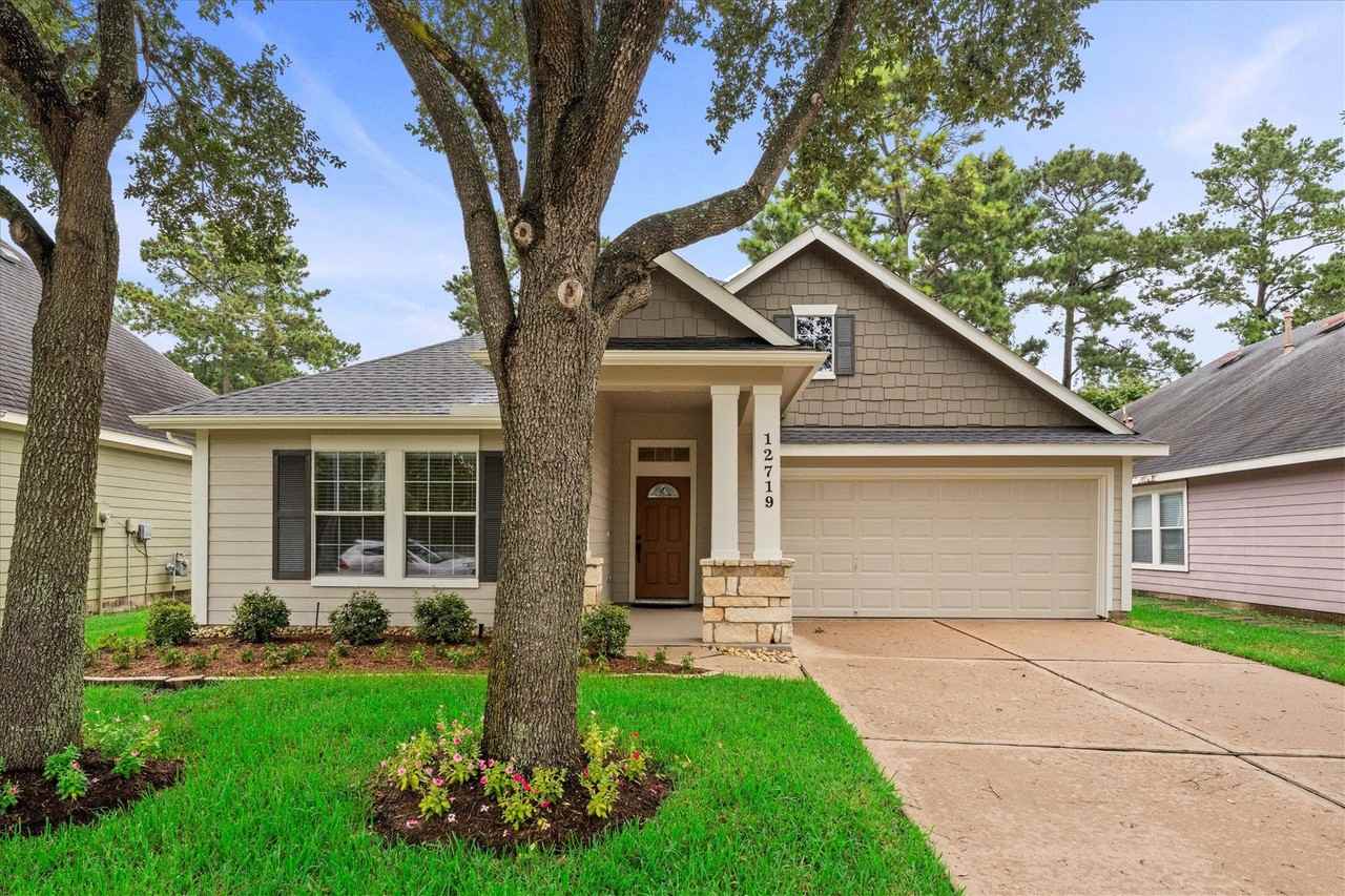 12719 Hart Hollow Ln - Photo 2 of 33