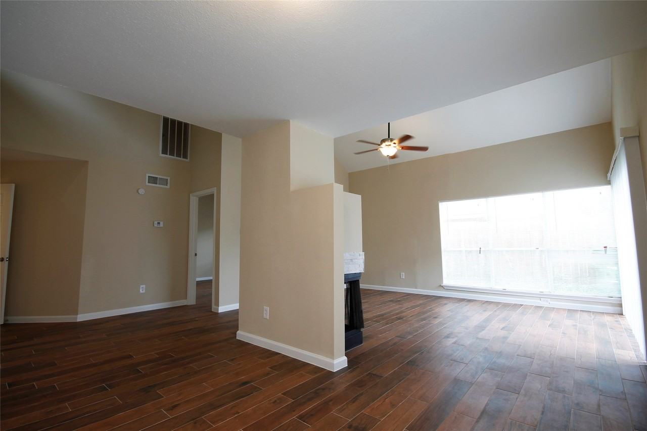 11615 Glenwolde Dr - Photo 3 of 25