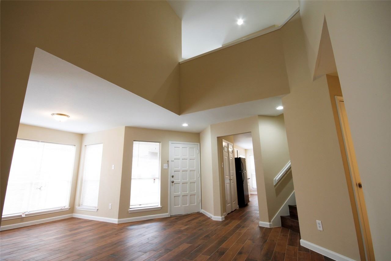 11615 Glenwolde Dr - Photo 5 of 25