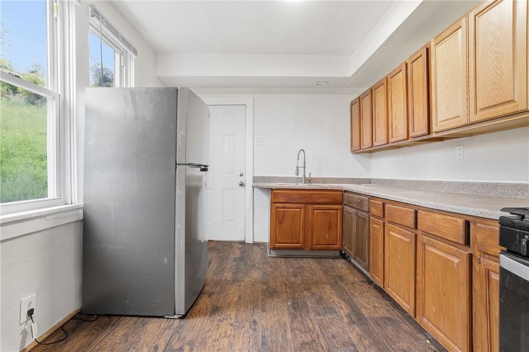 710 Catharine St #1 - Photo 5 of 7