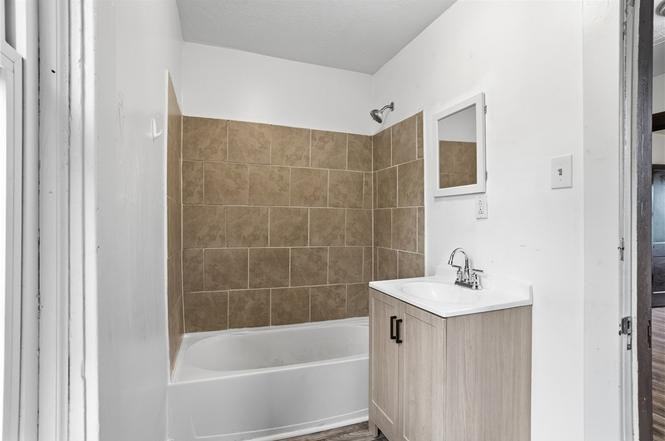 710 Catharine St #1 - Photo 6 of 7