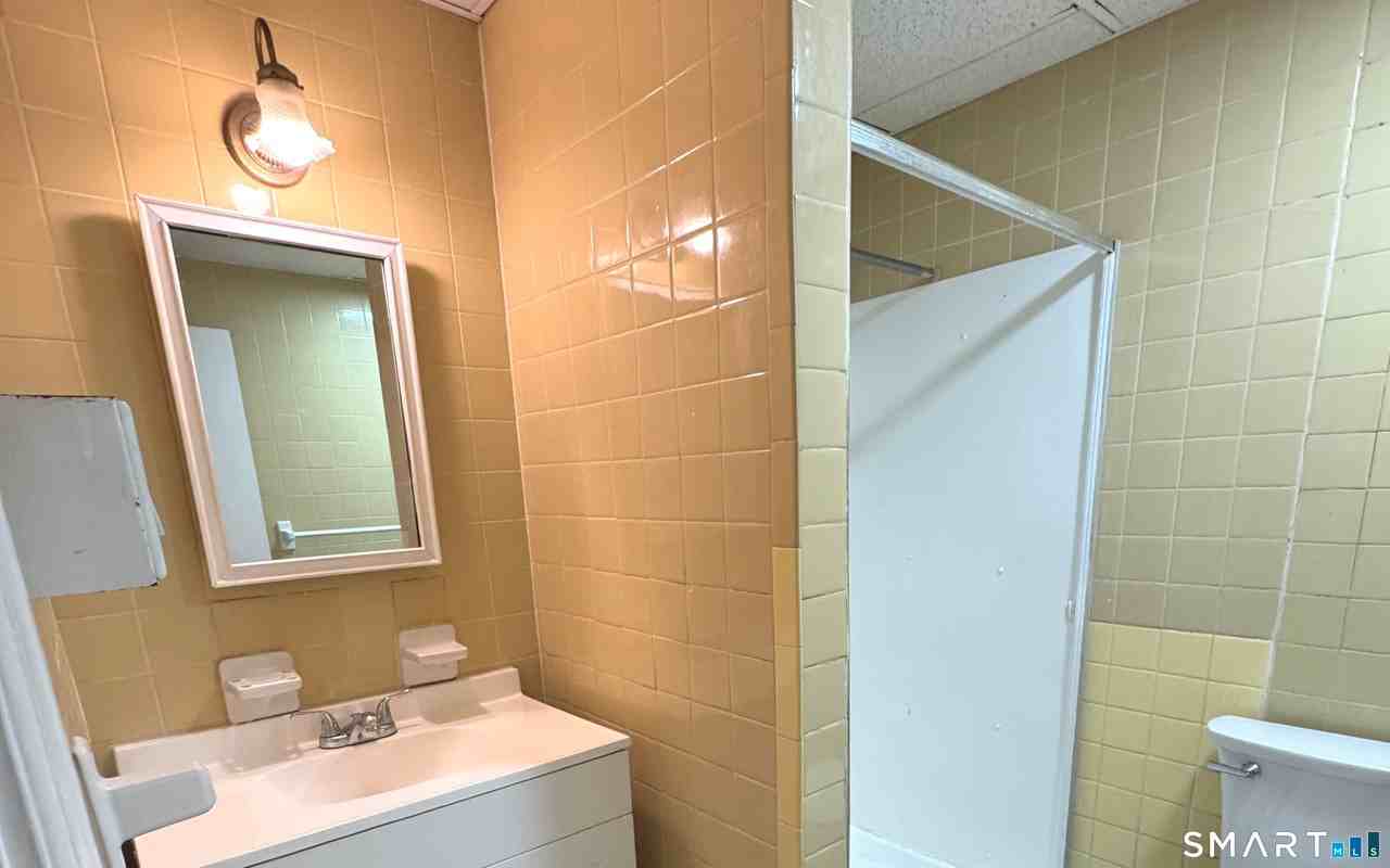 645 Burnside Ave - Photo 6 of 7