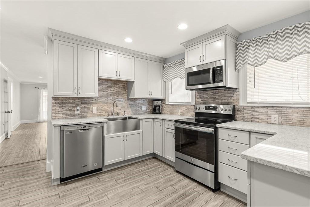 72 Windsor Rd - Photo 3 of 19