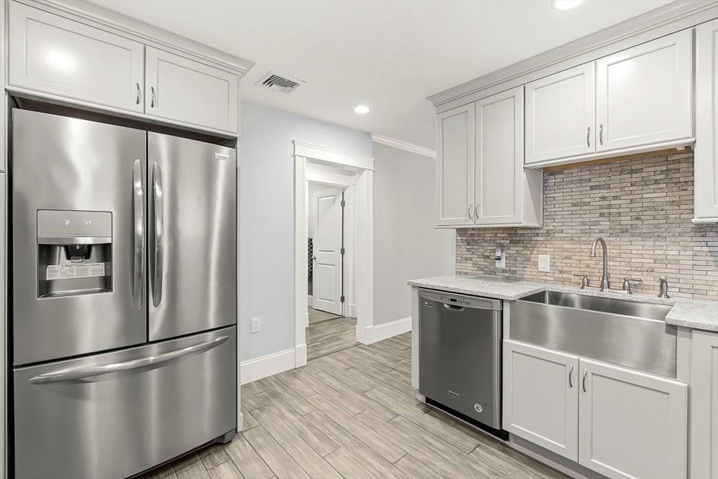 72 Windsor Rd - Photo 4 of 19