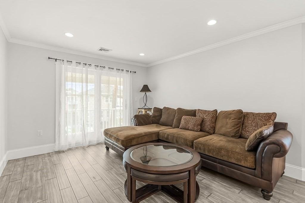 72 Windsor Rd - Photo 6 of 19