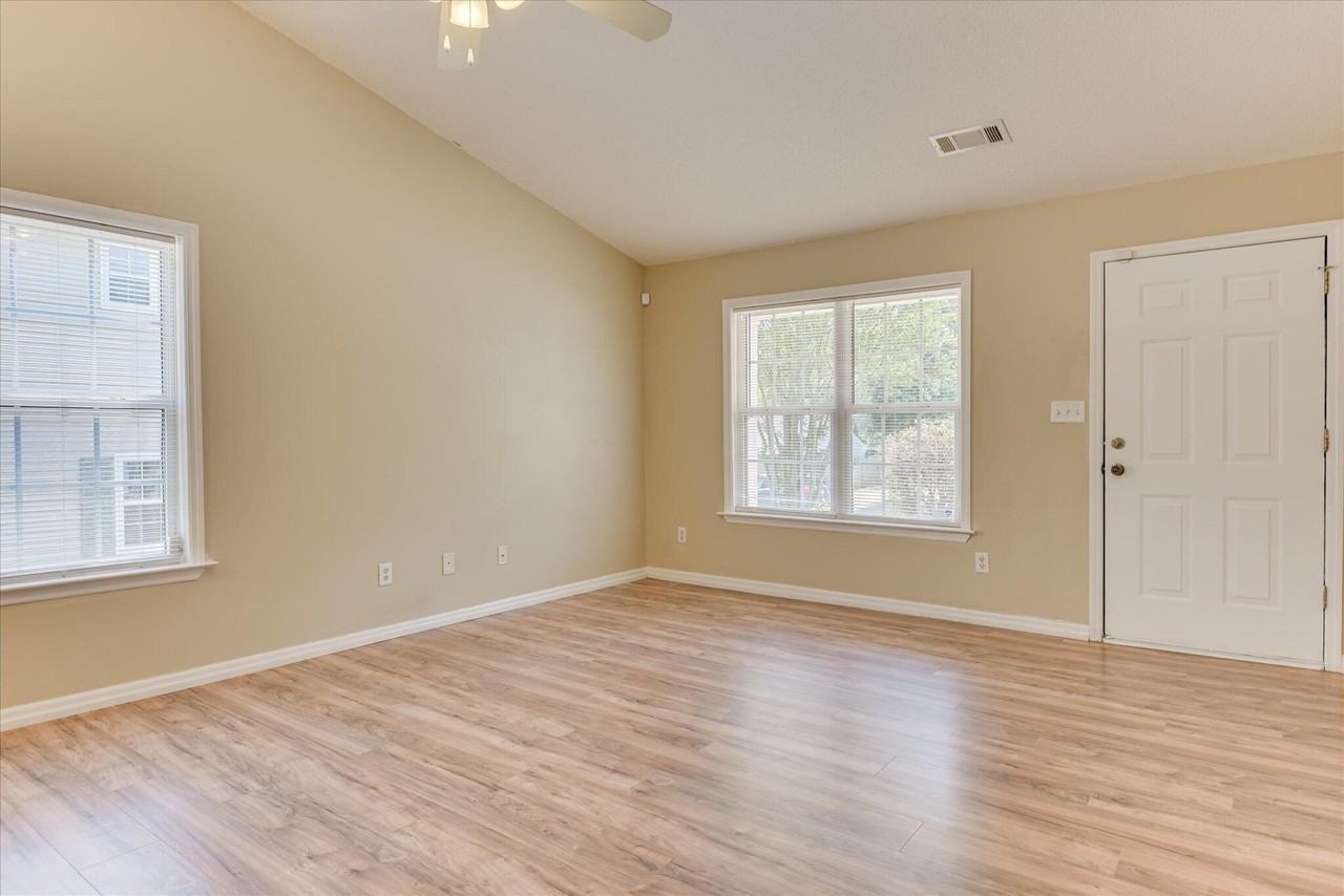 118 Charleston Row Blvd - Photo 5 of 24