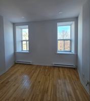 featured image of 2480 Rue Sainte-Catherine E