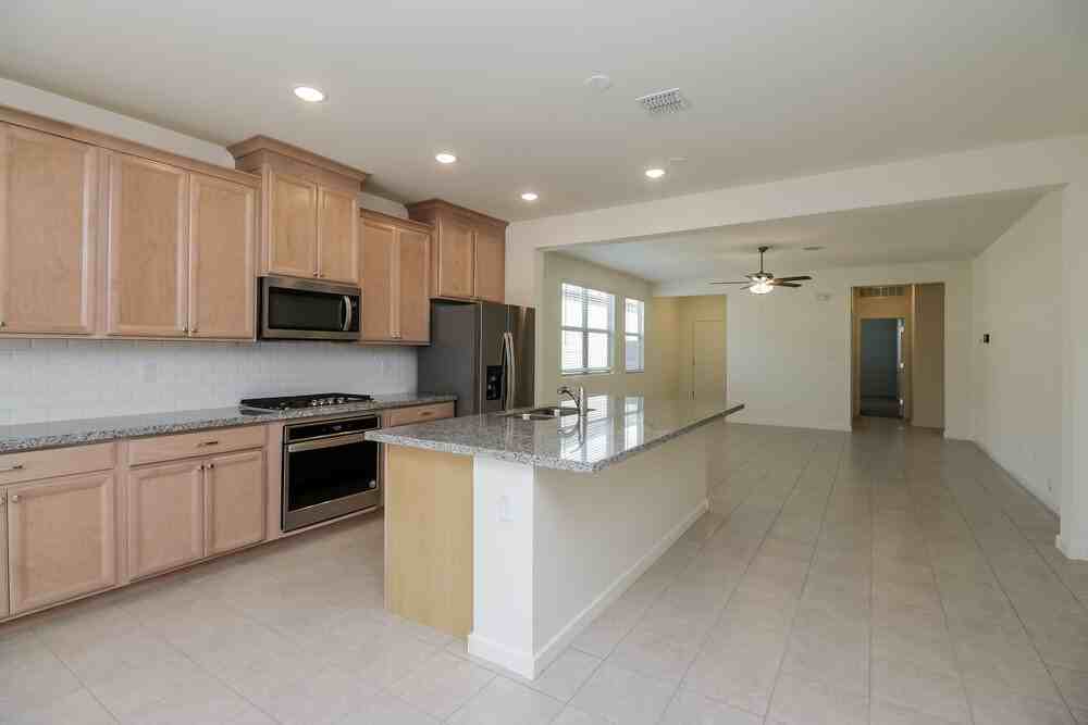4227 W Coneflower Ln - Photo 7 of 17