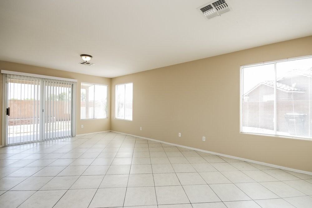 1713 S 82nd Ave - Photo 3 of 16