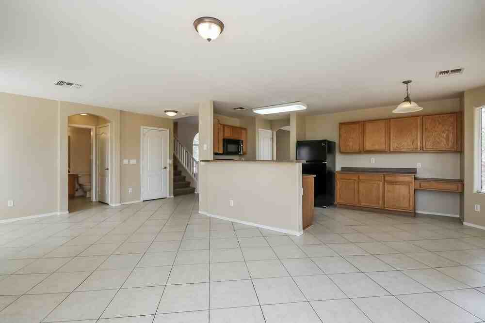 1713 S 82nd Ave - Photo 5 of 16