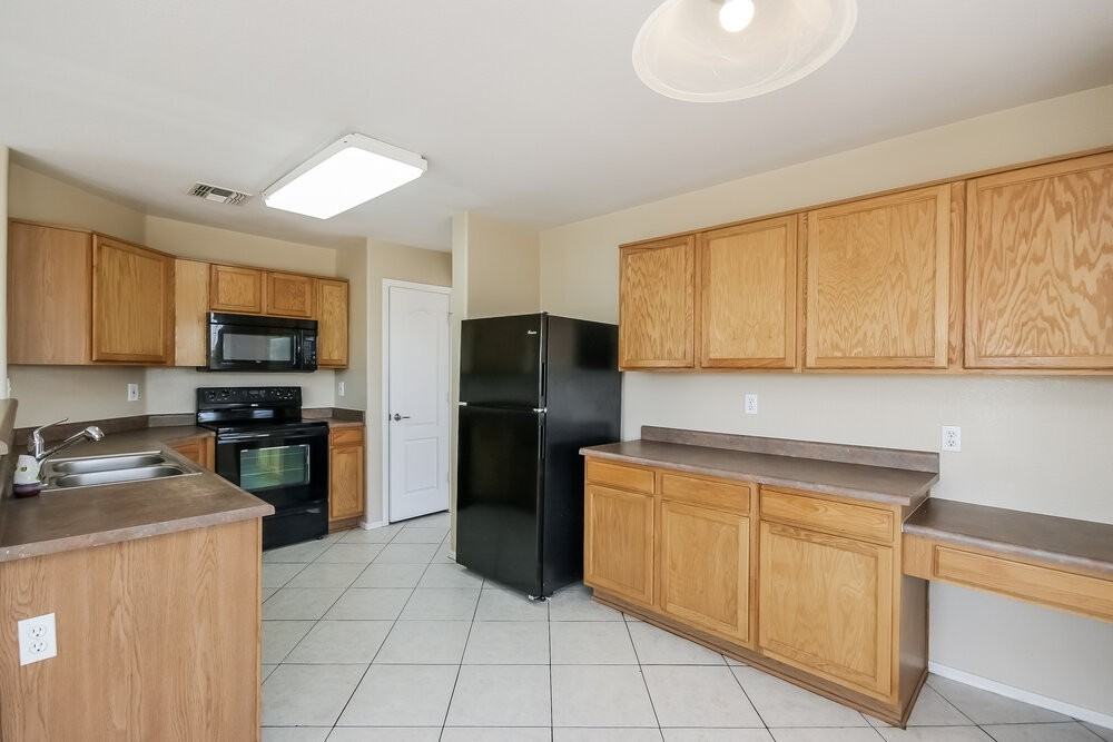 1713 S 82nd Ave - Photo 6 of 16