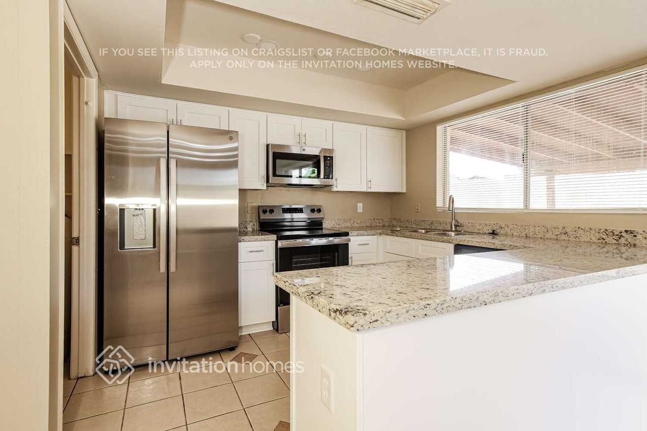 7556 W Turney Ave - Photo 7 of 17