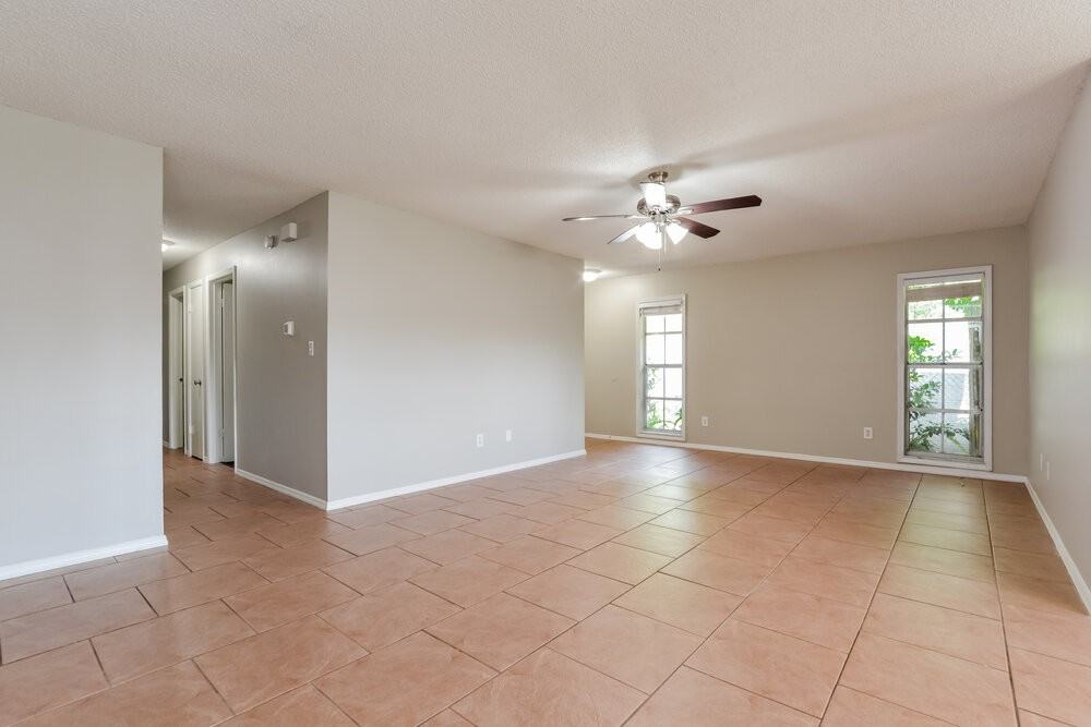 1177 La Mesa Ave - Photo 6 of 16