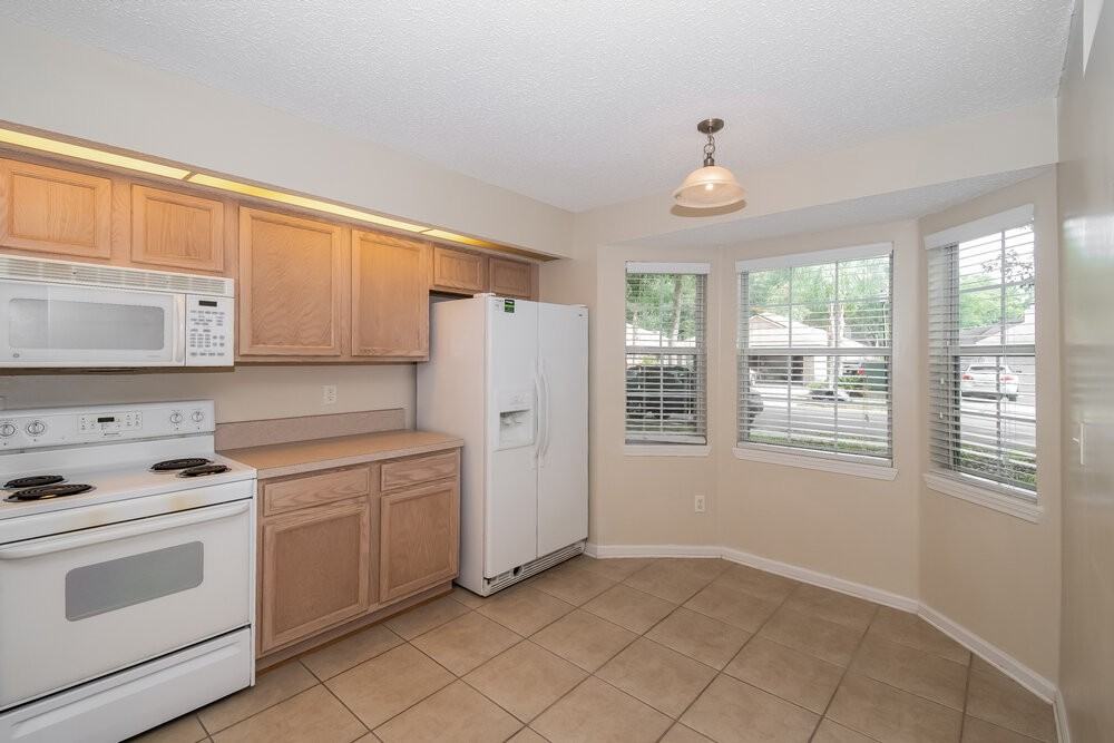 3256 Ayrshire St - Photo 7 of 16