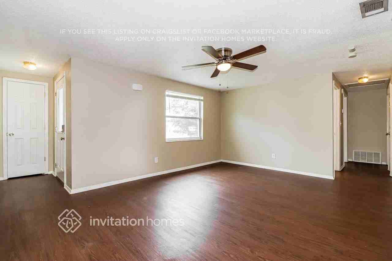 8837 79th Pl - Photo 3 of 17
