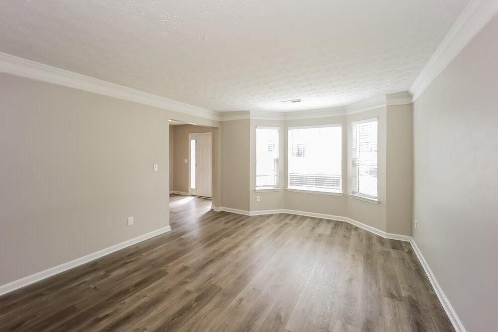 357 Cobblestone Ct - Photo 5 of 17