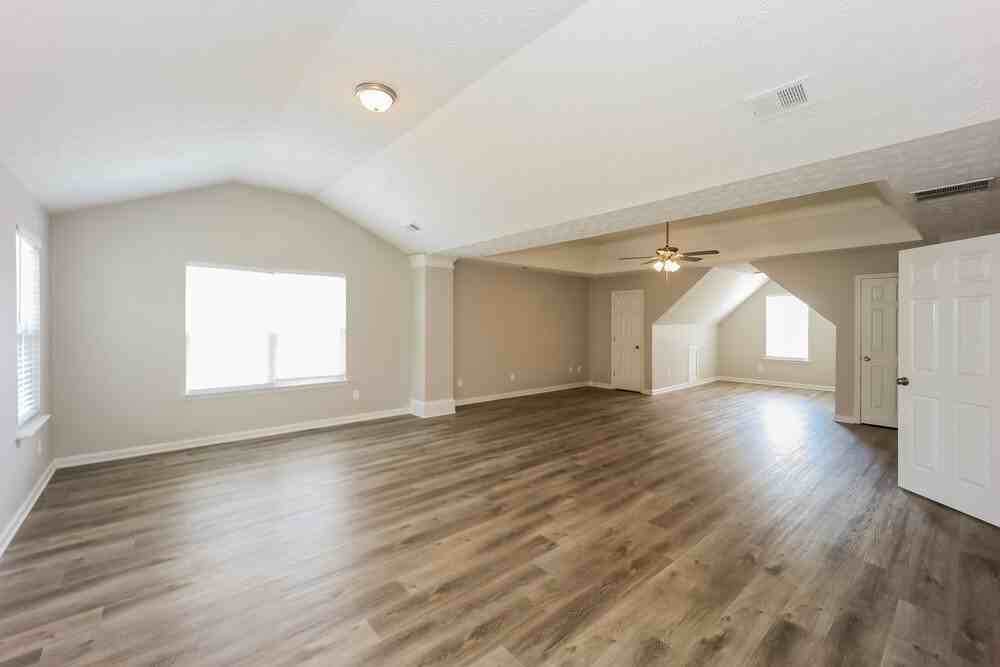 357 Cobblestone Ct - Photo 6 of 17