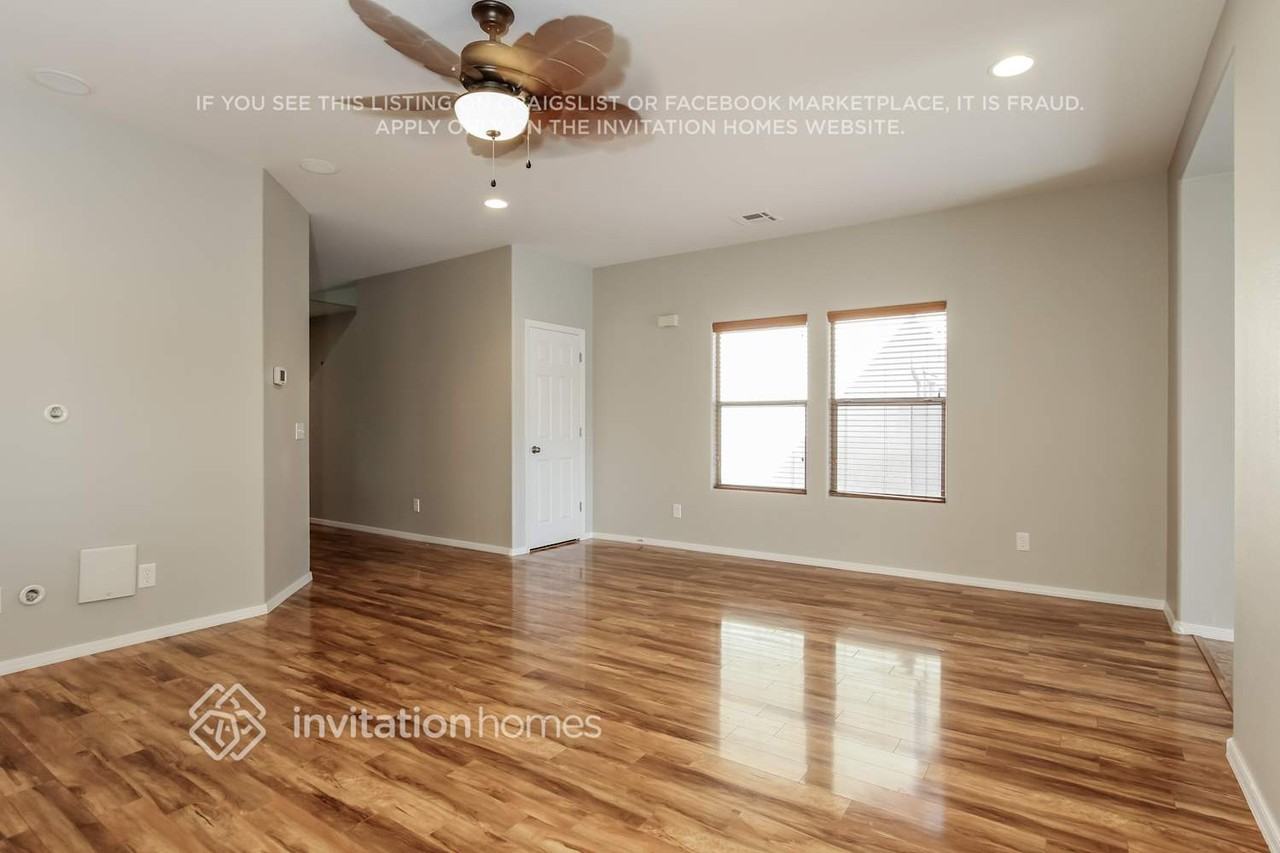 18545 W Legend Dr - Photo 3 of 16