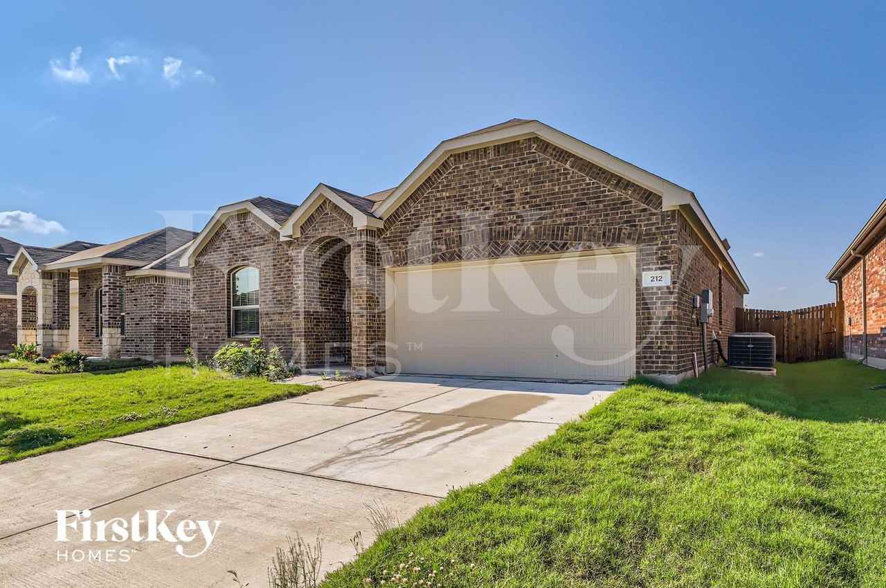 212 Wyndemere Ln - Photo 2 of 28