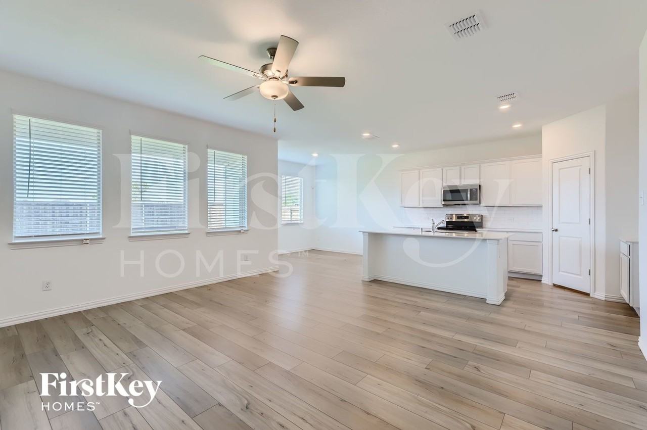 212 Wyndemere Ln - Photo 5 of 28