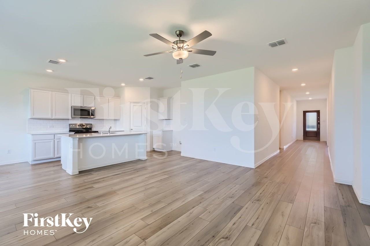 212 Wyndemere Ln - Photo 6 of 28