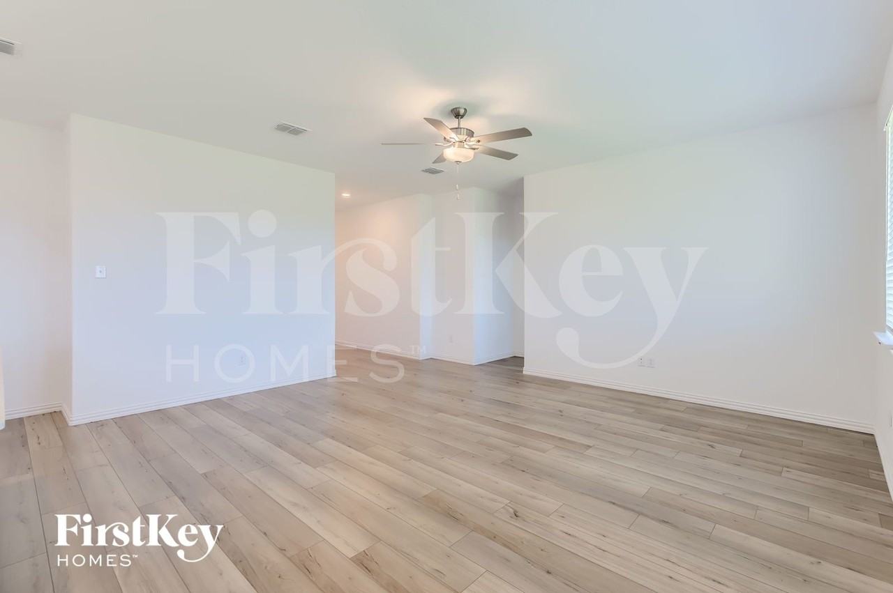 212 Wyndemere Ln - Photo 7 of 28