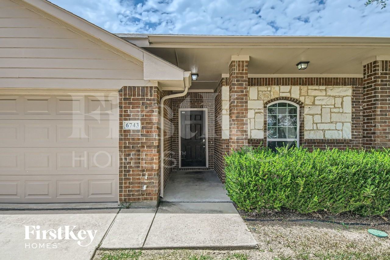 6743 Ohana Pl - Photo 4 of 27