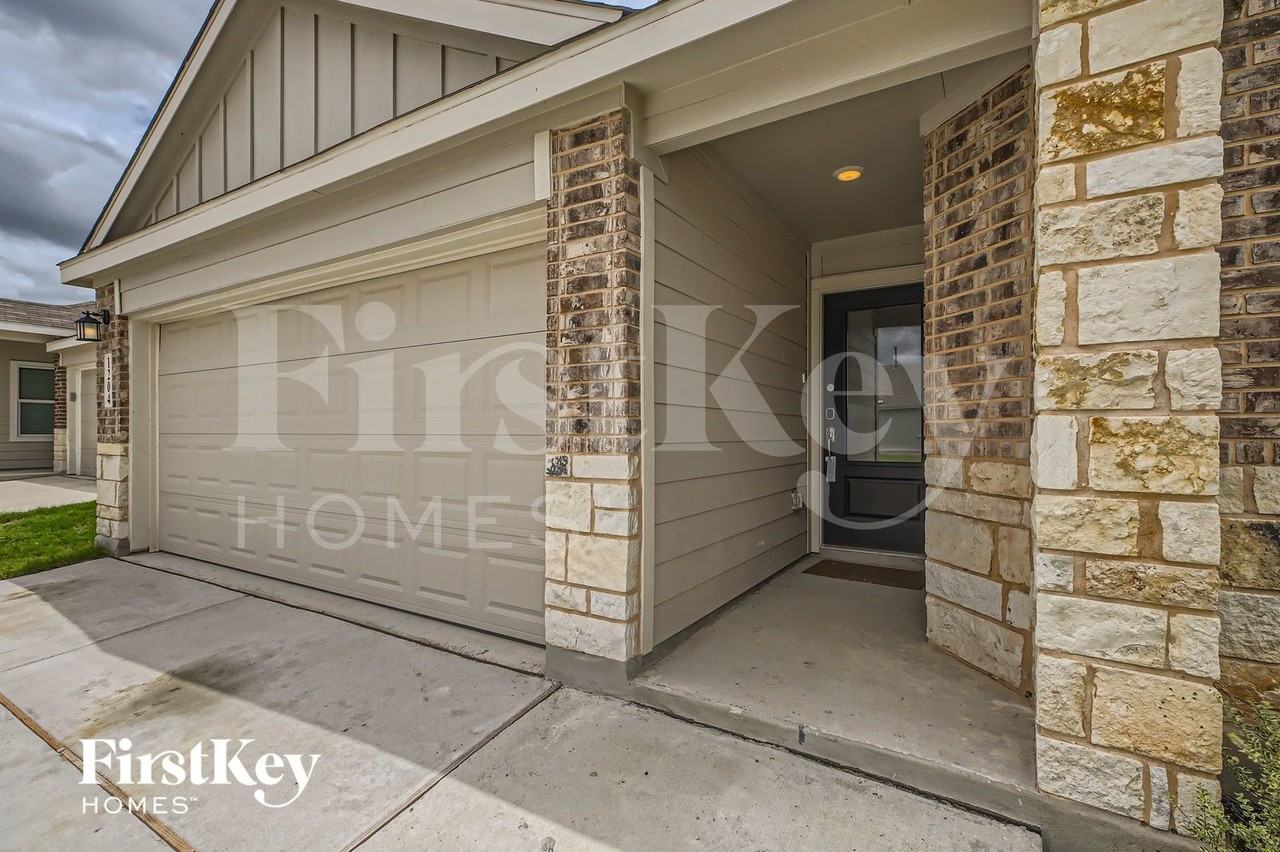 1204 Treehouse Ln - Photo 4 of 29