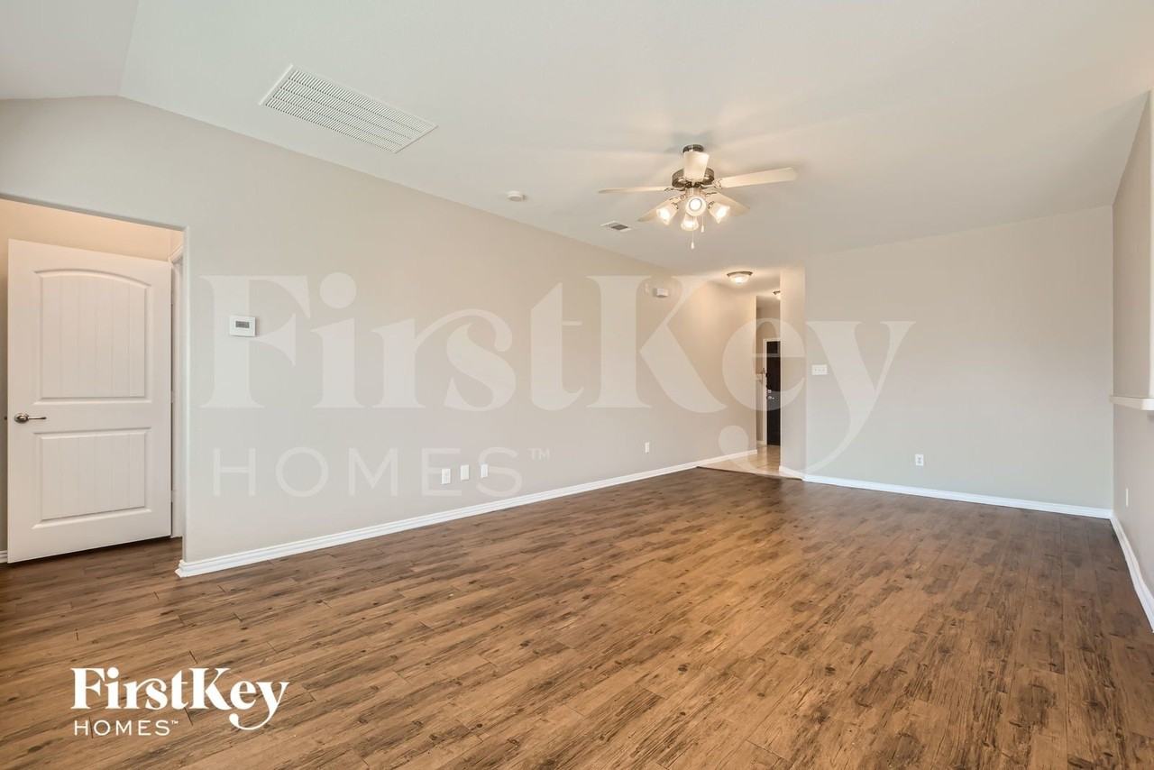 1825 Ridgecrest Dr - Photo 7 of 28