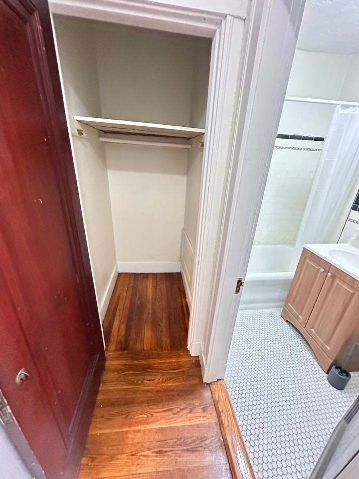 63 Greenwood St #6F - Photo 2 of 10