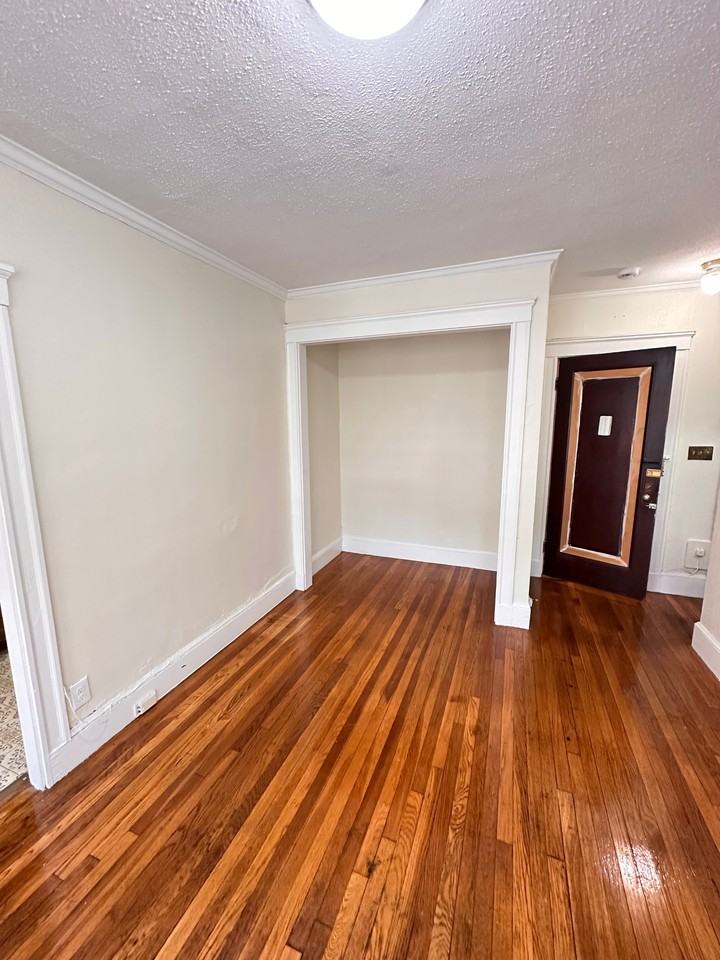 63 Greenwood St #6F - Photo 3 of 10