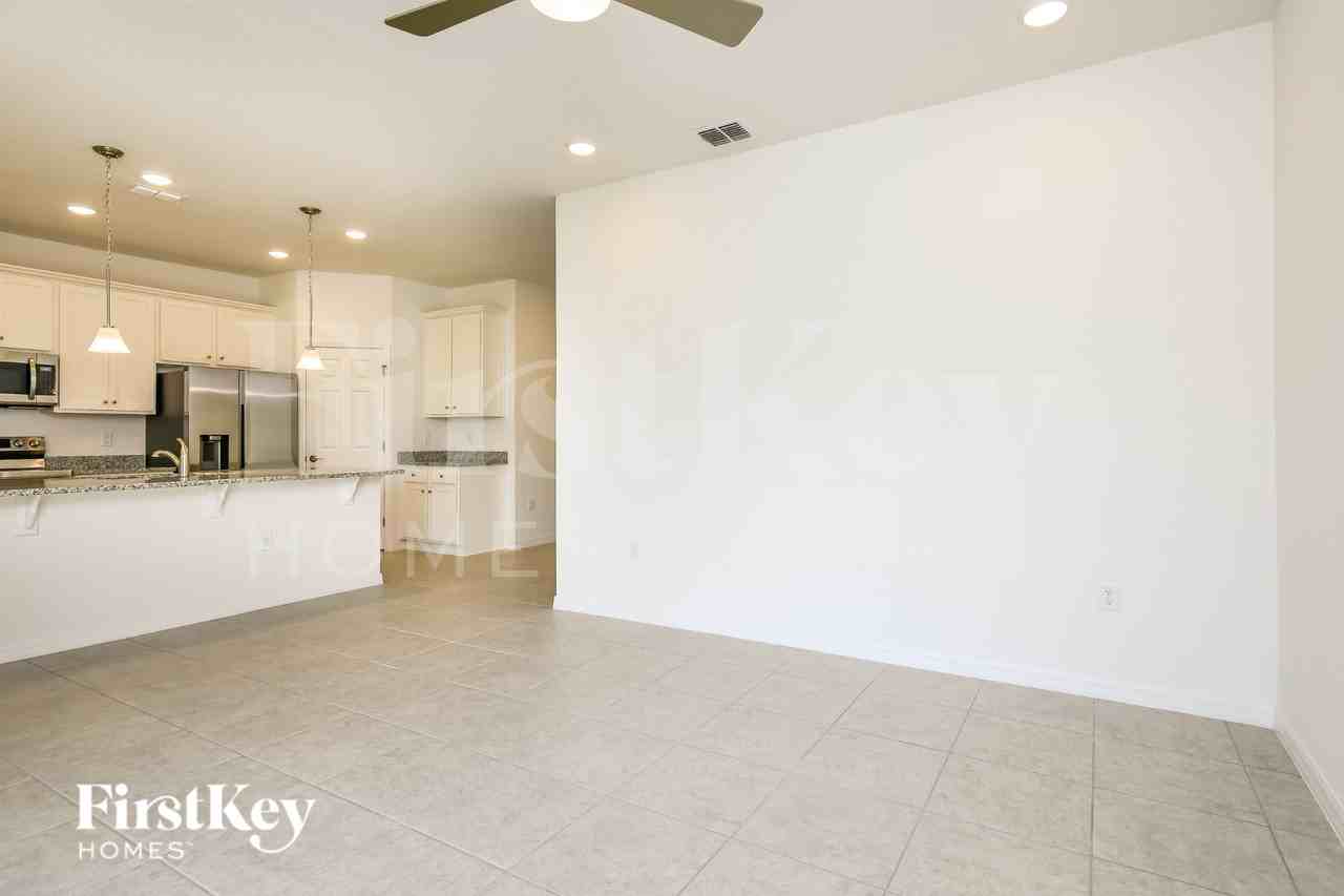 1140 Spokane Pt - Photo 3 of 16