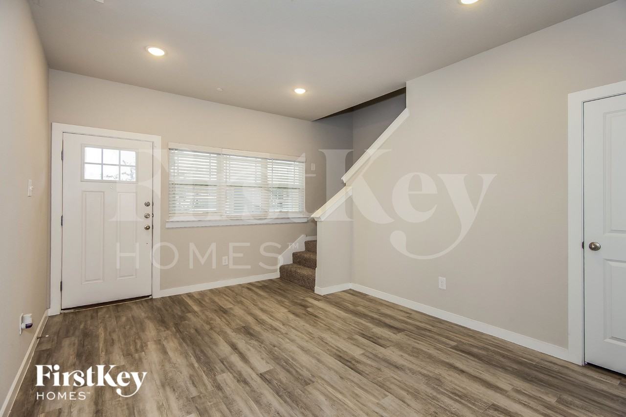 613 Sophia Way - Photo 3 of 16