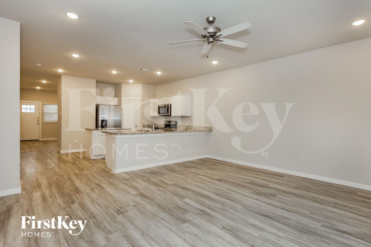 613 Sophia Way - Photo 5 of 16