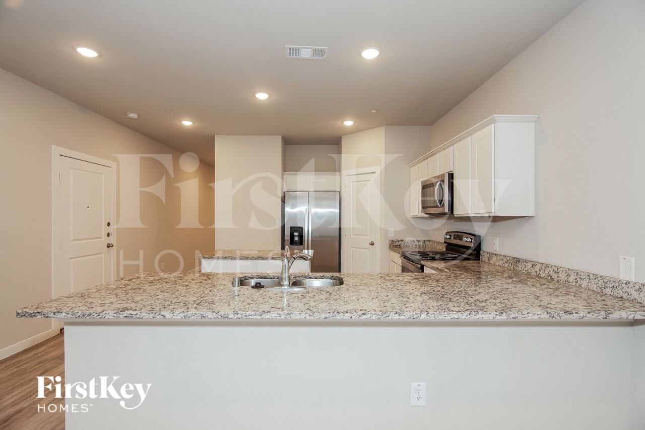 613 Sophia Way - Photo 6 of 16