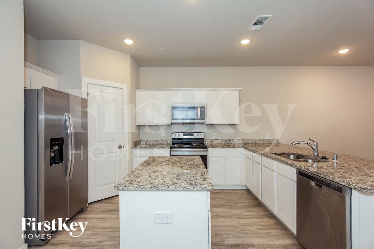 613 Sophia Way - Photo 7 of 16