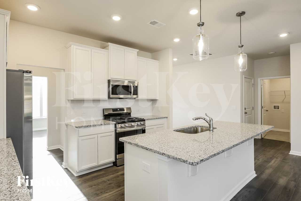 513 Hillpark Ln - Photo 6 of 15