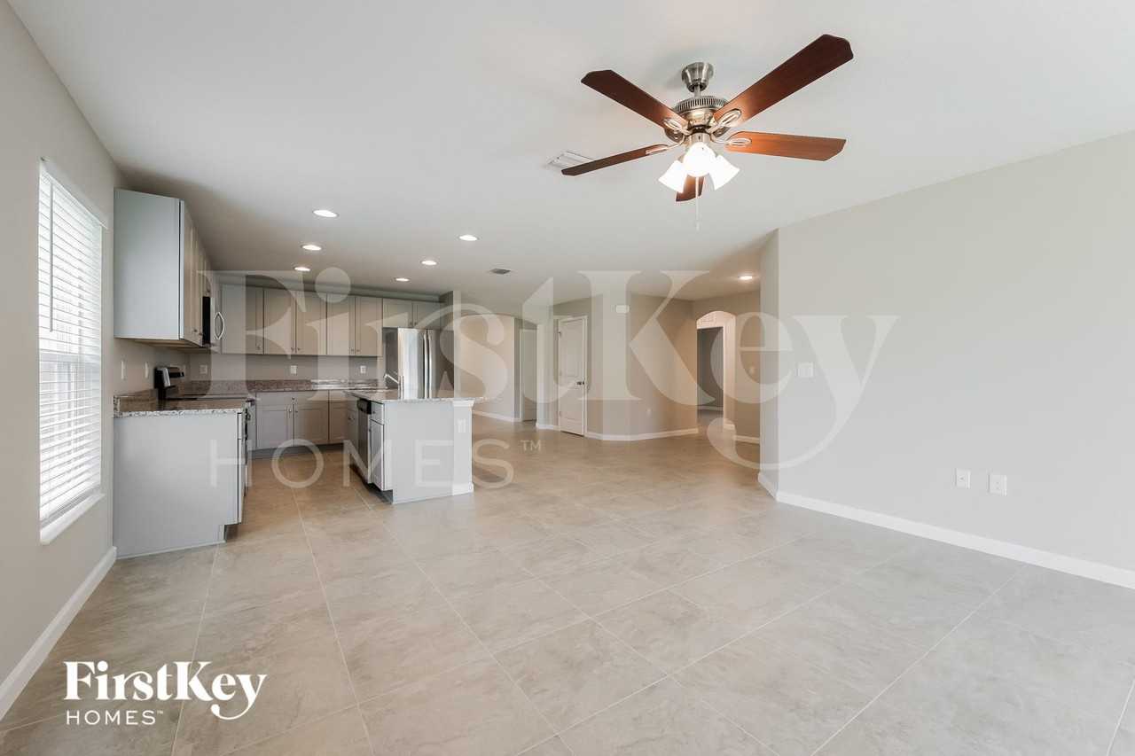 702 Yeager Ct - Photo 5 of 15