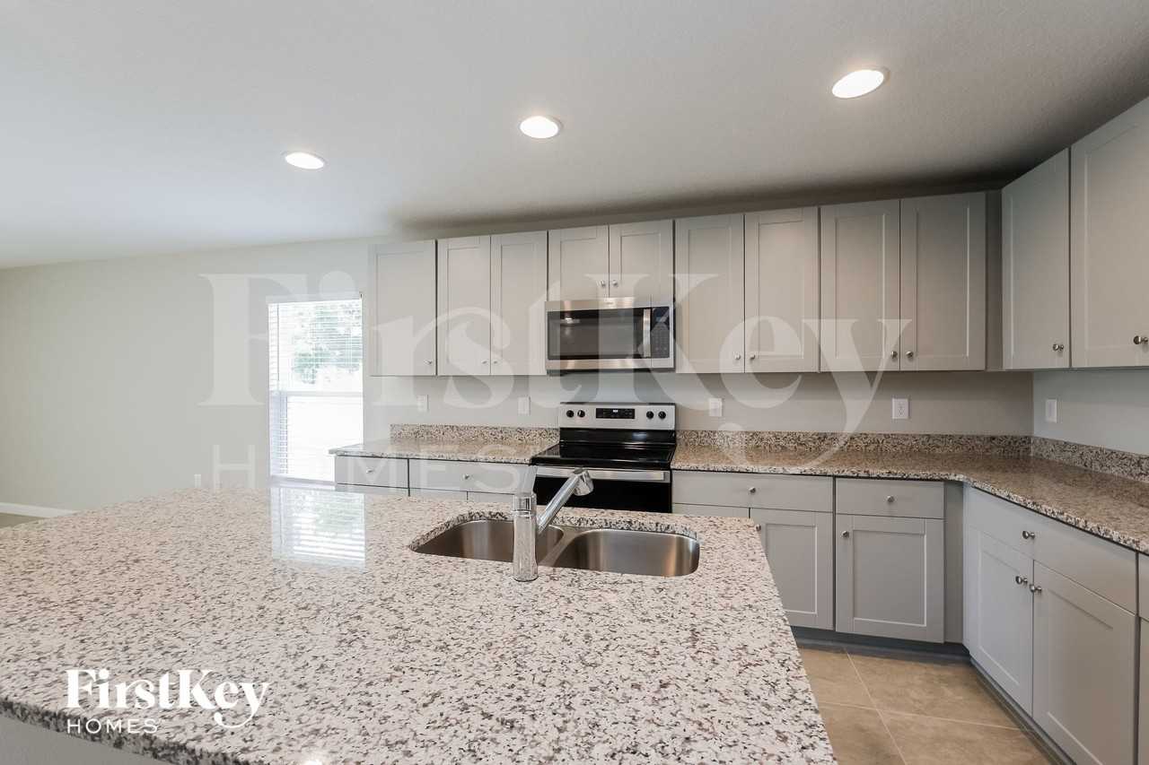 702 Yeager Ct - Photo 6 of 15