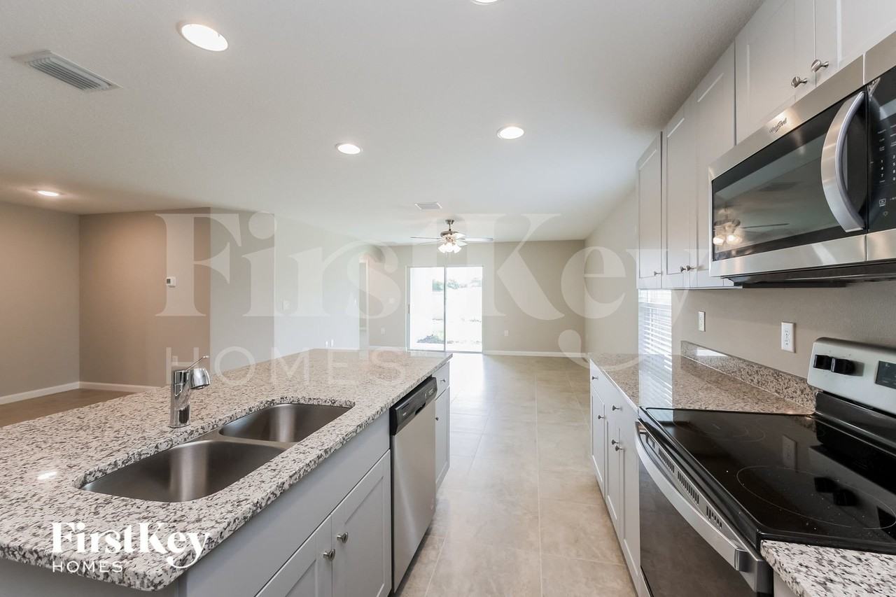 702 Yeager Ct - Photo 7 of 15
