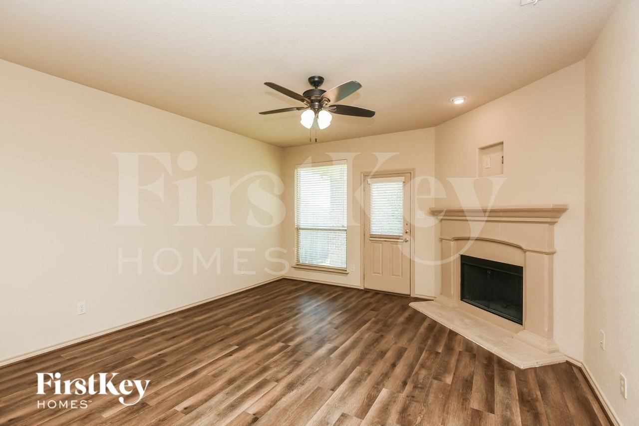1013 Jodie Dr - Photo 2 of 15